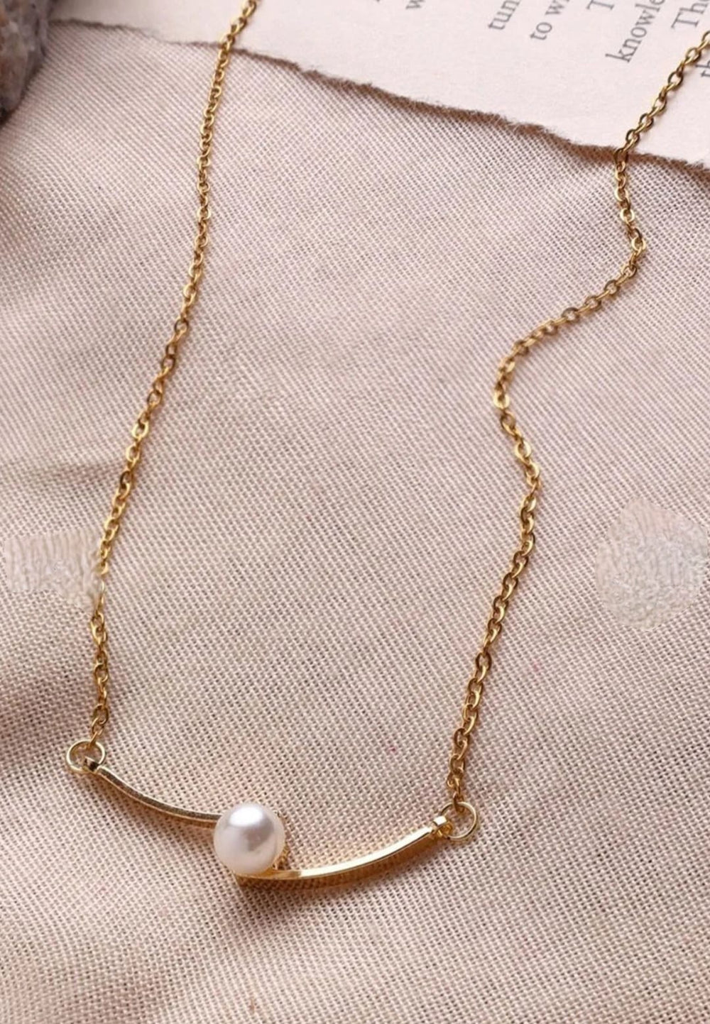 Eliptical Pearl Necklace